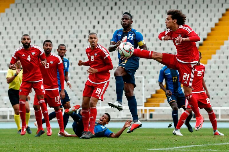 UAE's midfielder Omar Abdulrahman (R) kicks the ball during a friendly football match between United Arab Emirates and  Honduras at the Estadi Olimpic Lluis Companys in Barcelona on October 11, 2018. / AFP / PAU BARRENA
