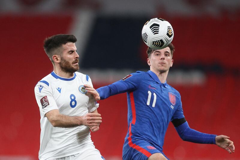England's midfielder Mason Mount (R) and San Marino's midfielder Enrico Golinucci (L) challenge for the ball during the FIFA World Cup Qatar 2022 qualification football match between England and San Marino at Wembley Stadium in London on March 25, 2021. (Photo by CARL RECINE / POOL / AFP) / NOT FOR MARKETING OR ADVERTISING USE / RESTRICTED TO EDITORIAL USE
