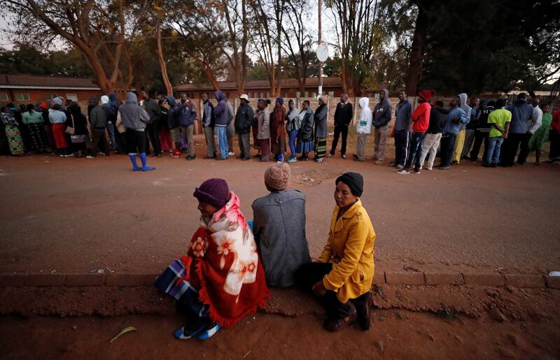 Zimbabwean voters queue to cast their ballots in the country's general elections in Harare, Zimbabwe. REUTERS / Mike Hutchings
