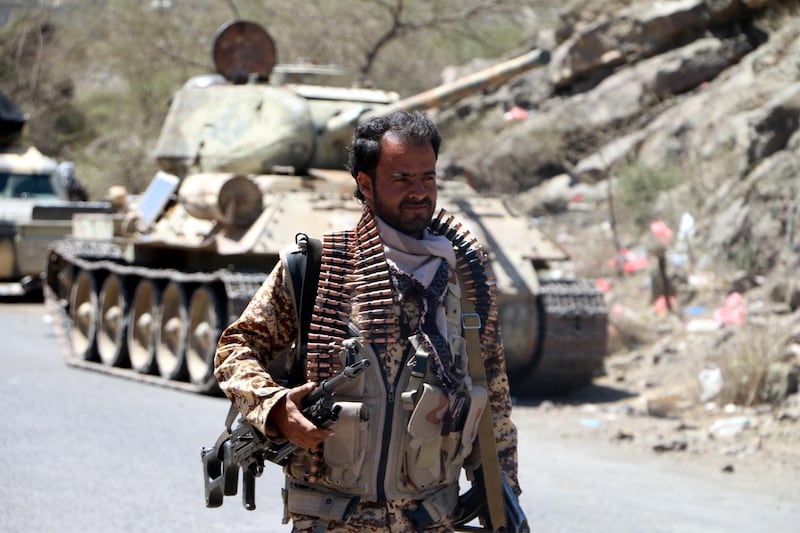 epa07477171 A Yemeni pro-government soldier wears a machine gun bullet belt as he takes part in military operations on Houthi positions in the southern province of Dhale, Yemen, 31 March 2019. According to reports, heavy fighting is currently taking place in the southern Yemeni province of Dhale between the Saudi-backed Yemeni pro-government forces and the Houthi rebels after the rebels tried to capture the province near the port city of Aden where the temporary seat of the internationally recognized Yemeni government.  EPA/NAJEEB ALMAHBOOBI