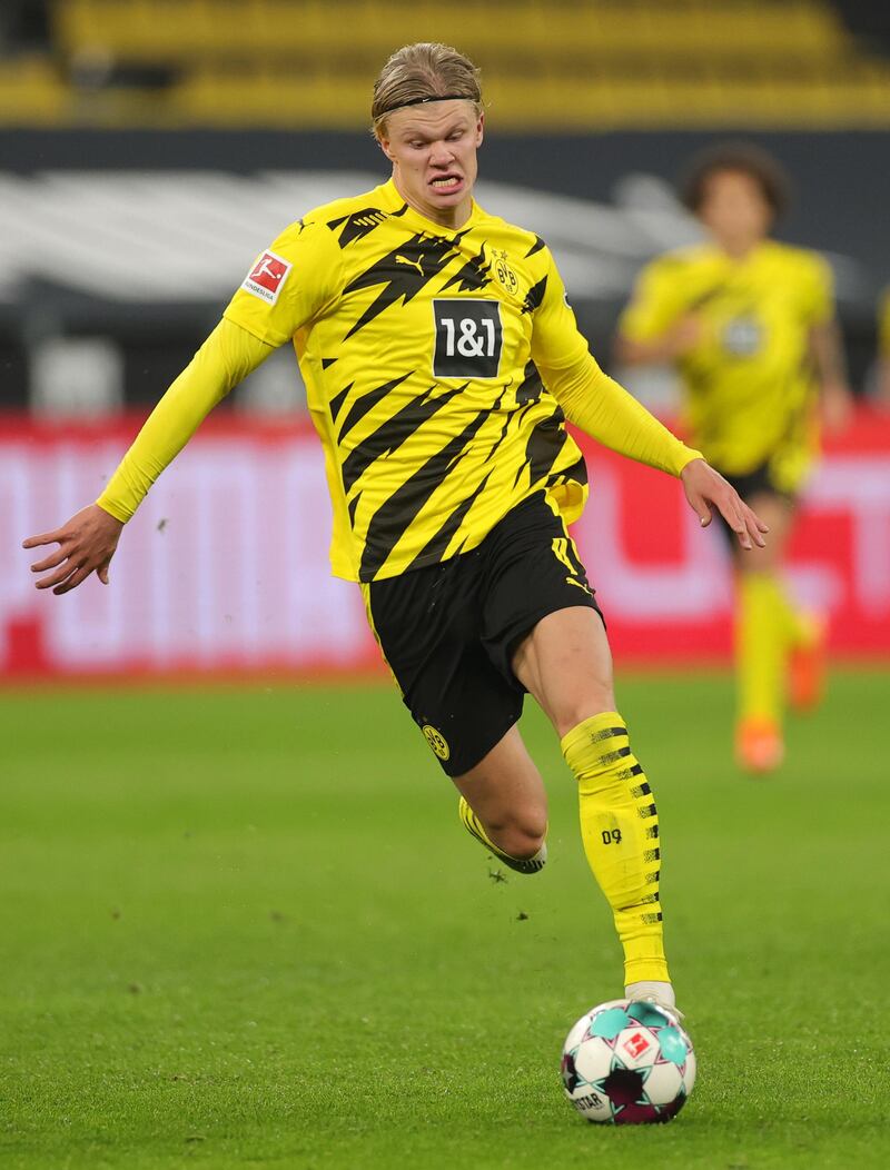 DORTMUND, GERMANY - NOVEMBER 07: Erling Haaland of Dortmund controls the ball  during the Bundesliga match between Borussia Dortmund and FC Bayern Muenchen at Signal Iduna Park on November 07, 2020 in Dortmund, Germany. Sporting stadiums around Germany remain under strict restrictions due to the Coronavirus Pandemic as Government social distancing laws prohibit fans inside venues resulting in games being played behind closed doors. (Photo by Friedemann Vogel - Pool/Getty Images)