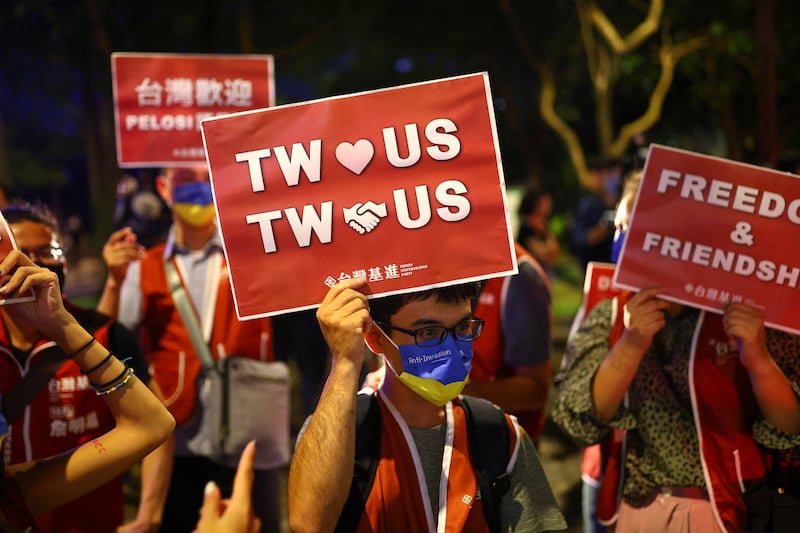 Demonstrators in Taipei show their support of the US as Ms Pelosi arrives. Reuters