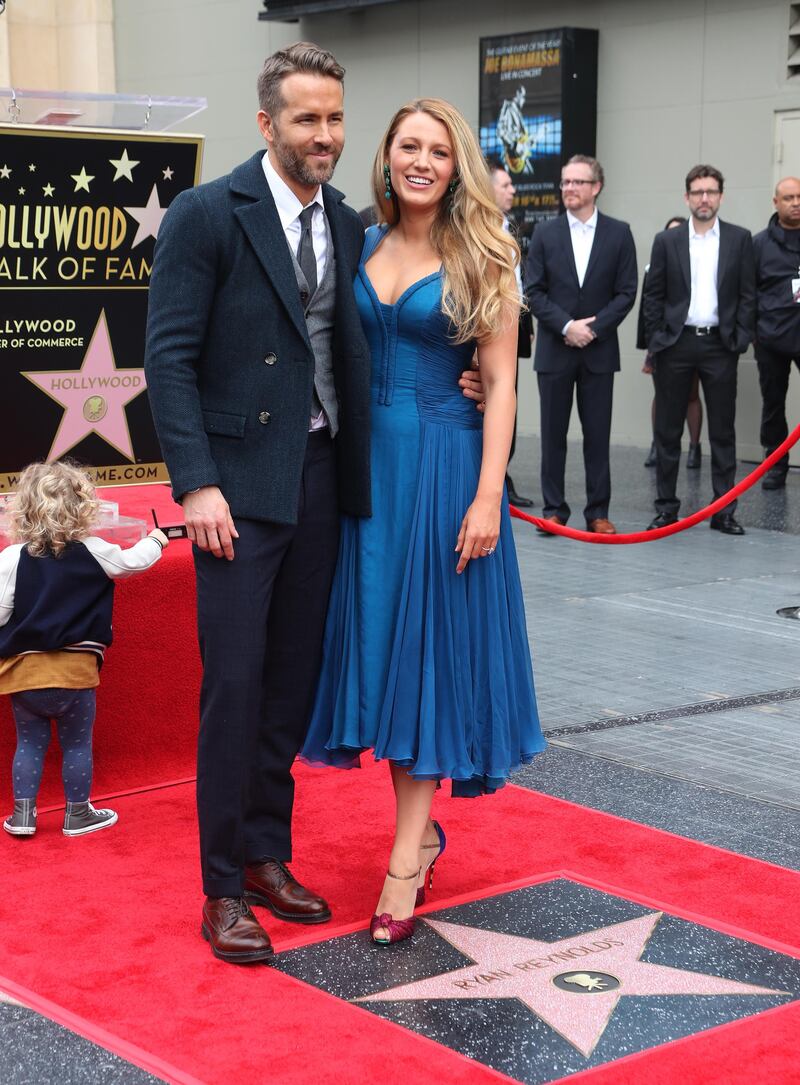 epa05677661 Canadian actor Ryan Reynolds (L) and his wife Blake Lively (R) pose during a ceremony honoring him with a star on the Hollywood Walk of Fame in Hollywood, California, USA, 15 December 2016. Reynolds received the 2,596th star in the Motion Pictures category.  EPA/MIKE NELSON