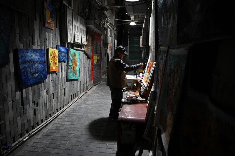 Deng Fei paints Vincent van Gogh replicas in an alley 