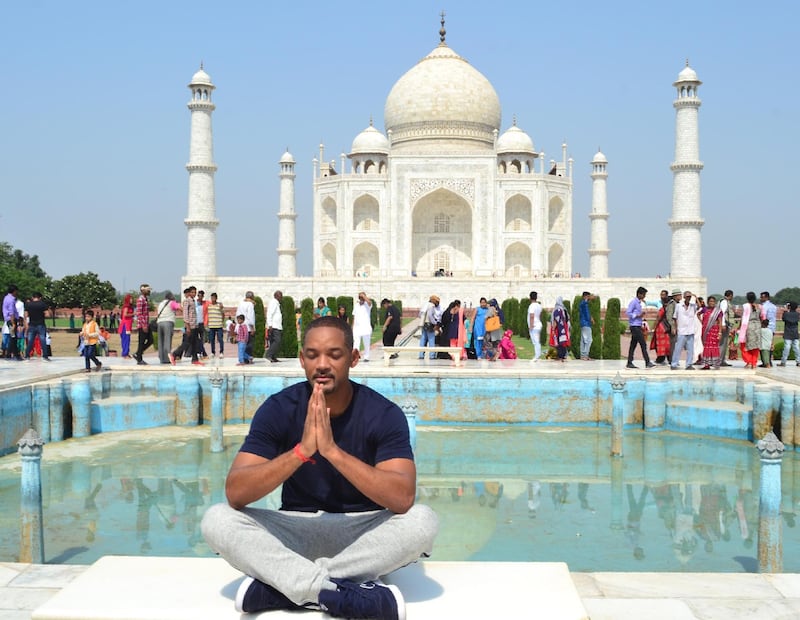 Hollywood star Will Smith gestures as he visits the Taj Mahal in Agra on October 10, 2018. (Photo by Pawan Sharma / AFP)