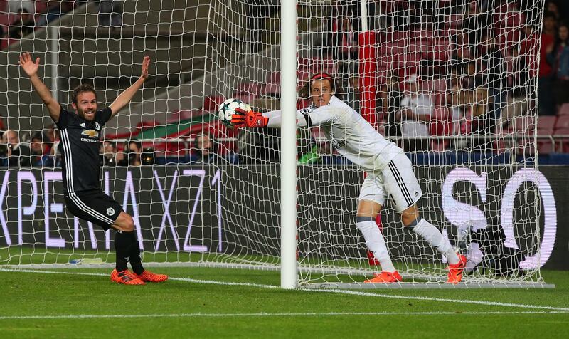 LISBON, PORTUGAL - OCTOBER 18: Goalkeeper Mile Svilar of Benfica tries to keep the ball from crossing the line but a goal is given making the score 0-1 during the UEFA Champions League group A match between SL Benfica and Manchester United at Estadio da Luz on October 18, 2017 in Lisbon, Portugal. (Photo by Catherine Ivill - AMA/Getty Images) 