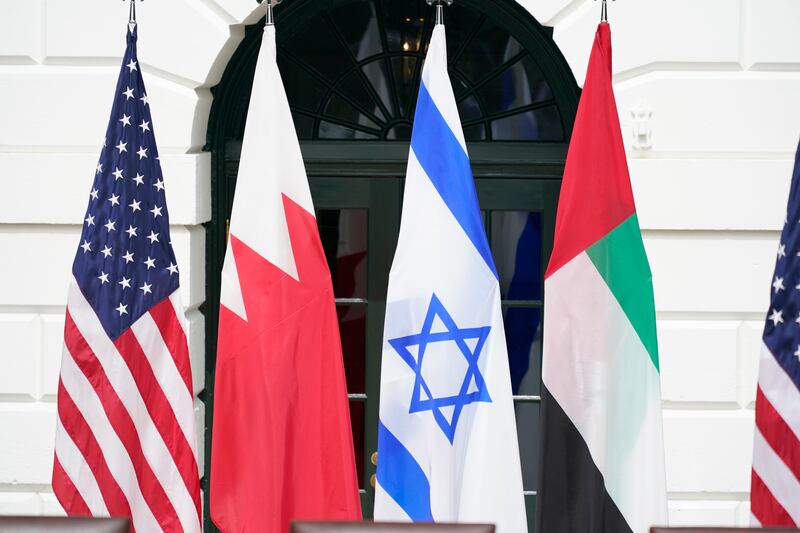 epa08671211 Flags of the United States, Bahrain, Israel and the United Arab Emirates during a signing ceremony of the 'Abraham Accords' on the South Lawn of the White House in Washington, DC, USA, 15 September 2020.  EPA/Chris Kleponis / POOL