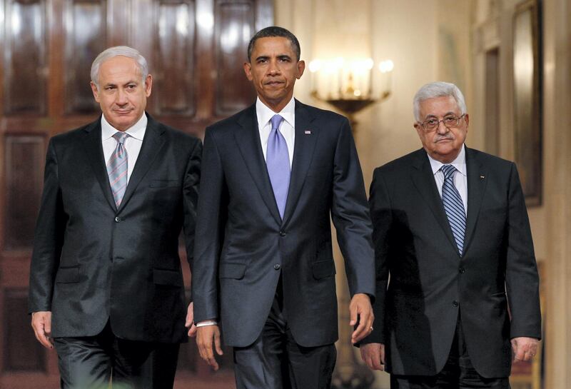 U.S. President Barack Obama arrives with Israeli Prime Minister Benjamin Netanyahu (L) and Palestinian President Mahmoud Abbas (R) to make a statement on Middle East Peace talks in the East Room of the White House in Washington September 1, 2010.     REUTERS/Jason Reed (UNITED STATES - Tags: POLITICS IMAGES OF THE DAY)