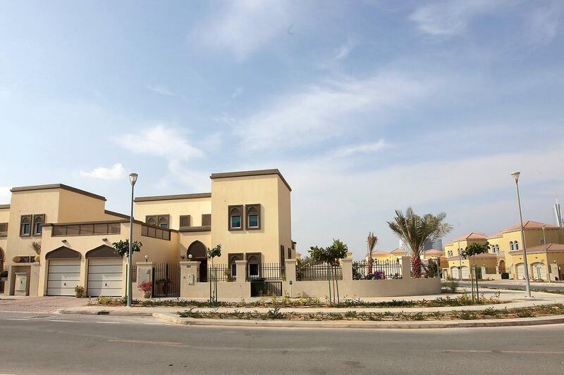 Jumeirah Park villas: Q1 2015 up 1%. Q1 2014-Q1 2015 up 6%. 3BR: Dh200-260,000. 4BR: Dh280-320,000. 5BR: Dh300-360,000. Jeffrey E Biteng / The National