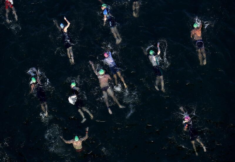 Athletes swim in the Tennessee river during the Ironman Chattanooga in Tennessee.  Getty Images / AFP
