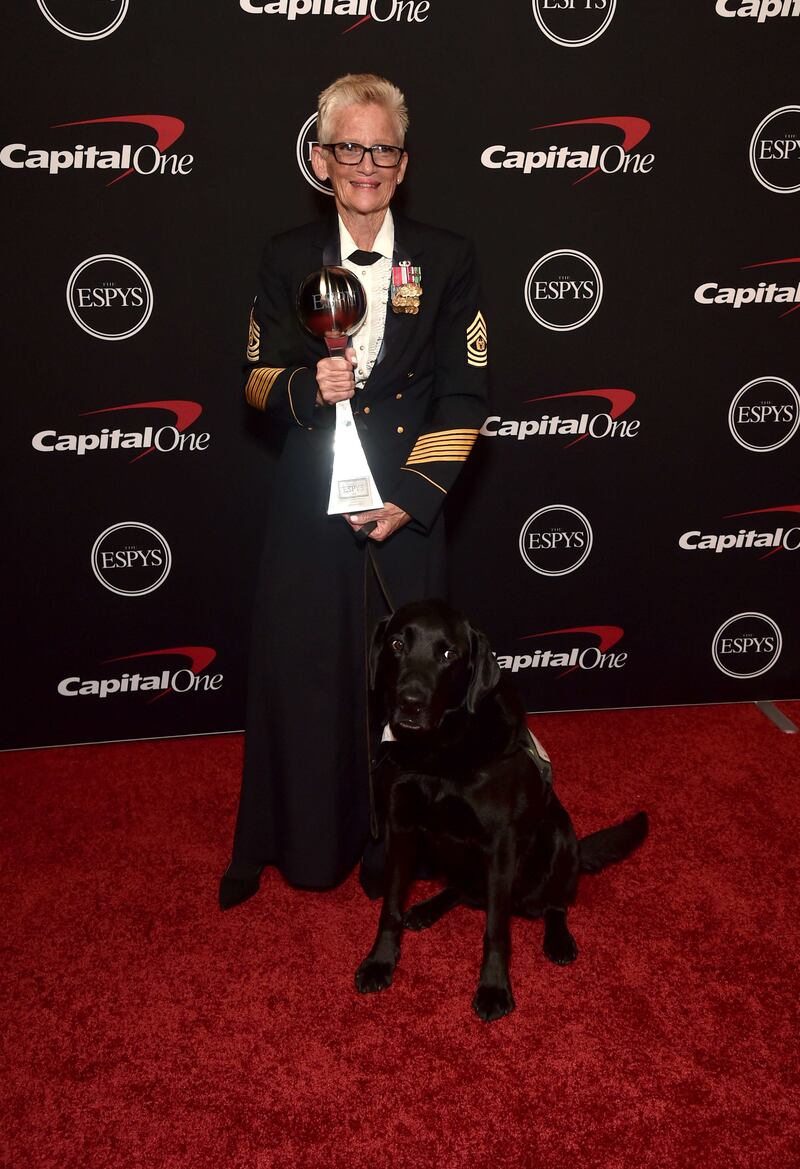 Gretchen Evans poses with the Pat Tillman Award for Service. Getty Images