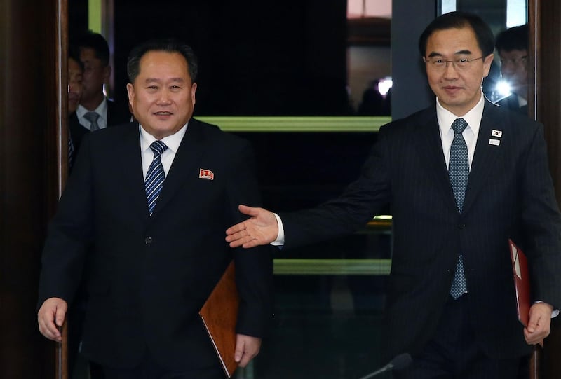 South Korea's Unification Minister Cho Myung-Gyun (R) and North Korean chief delegate Ri Son-Gwon walk into a conferece hall to exchange joint statements during their meeting at the border truce village of Panmunjom in the Demilitarized Zone (DMZ) dividing the two Koreas on January 9, 2018.
North Korea will send its athletes to the Winter Olympics in the South, the rivals said on January after their first formal talks in more than two years following high tensions over Pyongyang's nuclear weapons programme. / AFP PHOTO / KOREA POOL / - / South Korea OUT