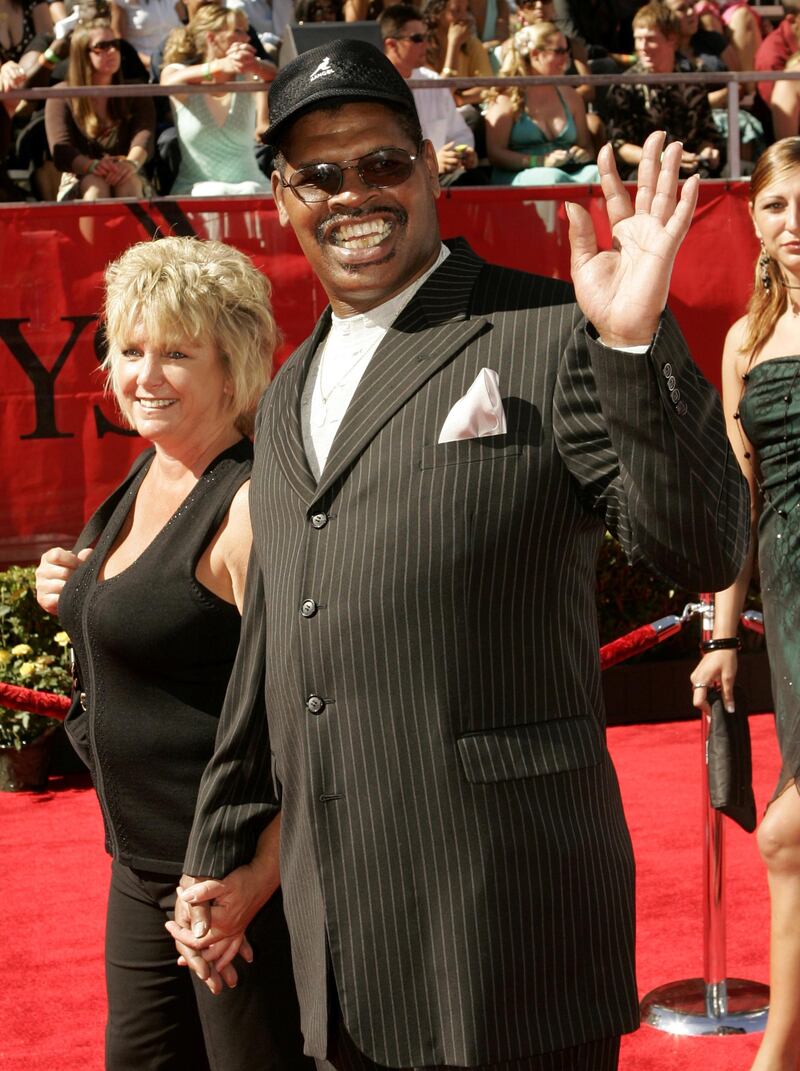 Leon Spinks and a guest arrive at the 2006 ESPY Awards at the Kodak Theatre in Hollywood, California on July 12, 2006. Reuters