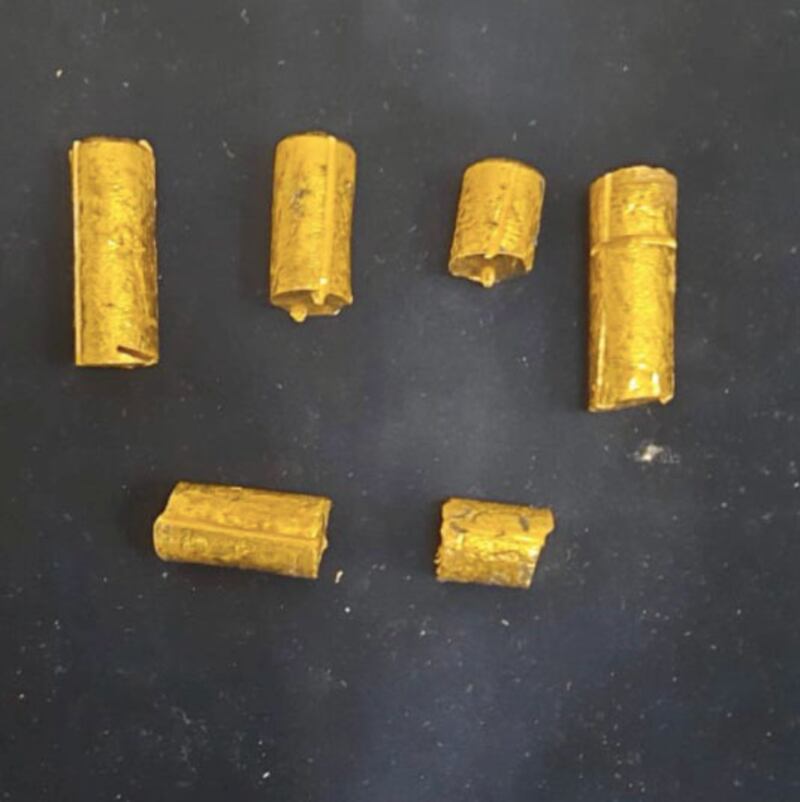 Gold hidden inside the handle of a metal fruit juicer has been seized after it was smuggled into India illegally on a flight from Dubai. Photo: Hyderabad customs 