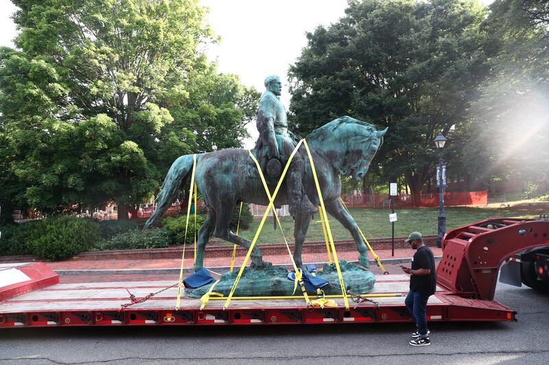 The monument of Robert E. Lee is starpped down and removed. AP