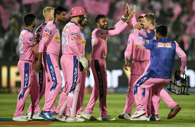 Rajasthan Royals bowler Shreyas Gopal (C) celebrates with his teammates after dismissing Royal Challengers Bangalore captain Virat Kohli during the 2019 Indian Premier League (IPL) Twenty20 cricket match between Rajasthan Royals and Royal Challengers Bangalore at the Sawai Mansingh Stadium in Jaipur on April 2, 2019. (Photo by Money SHARMA / AFP) / ----IMAGE RESTRICTED TO EDITORIAL USE - STRICTLY NO COMMERCIAL USE----- / GETTYOUT