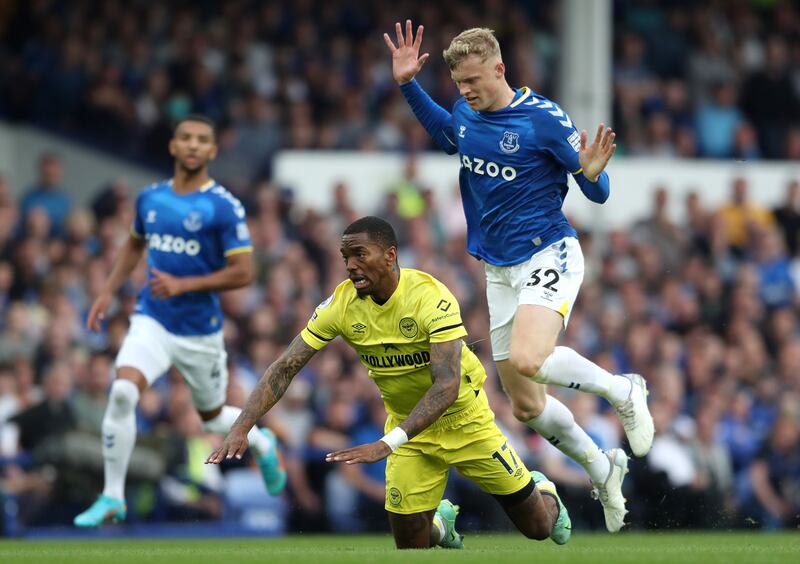 LIVERPOOL, ENGLAND - MAY 15: Ivan Toney of Brentford is fouled by Jarrad Branthwaite of Everton, who is later receives a red card from Referee Michael Oliver ( not pictured ), during the Premier League match between Everton and Brentford at Goodison Park on May 15, 2022 in Liverpool, England. (Photo by Jan Kruger / Getty Images)