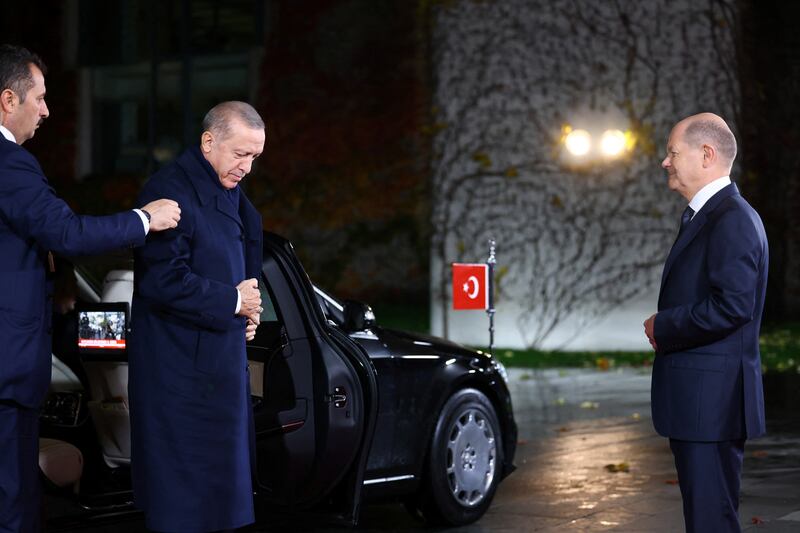 German Chancellor Olaf Scholz welcomes Turkey President Recep Tayyip Erdogan, at the Chancellery in Berlin, Germany, November 17, 2023. Reuters