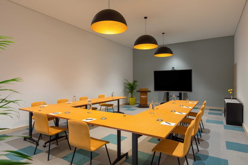 The meeting room can accommodate up to 25 people