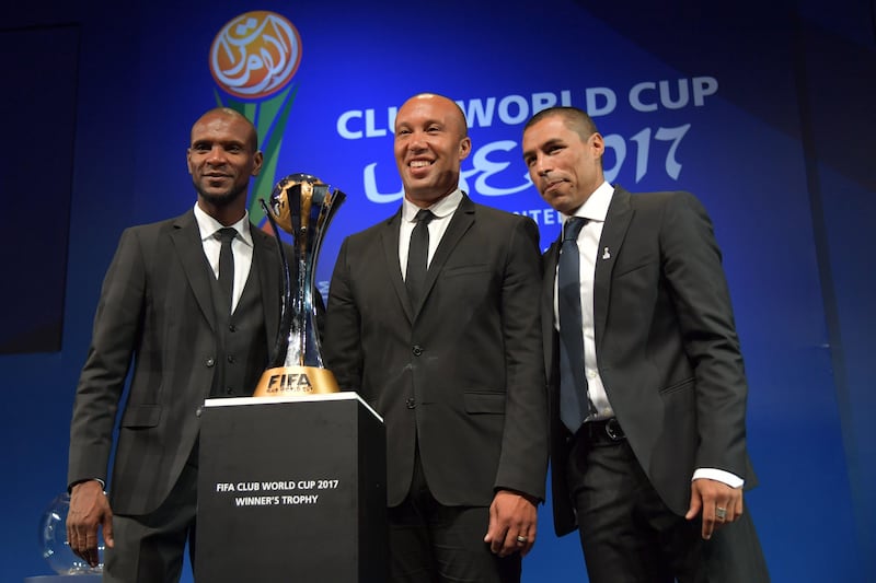 (L to R) FIFA legends Eric Abidal, Mikael Silvestre and Ivan Cordoba pose next to the trophy during the official draw of the FIFA Club World Cup UAE 2017 football tournament in Abu Dhabi on October 9, 2017.
The tournament will be held in Abu Dhabi and Al-Ain from December 6 to 16.   / AFP PHOTO / GIUSEPPE CACACE