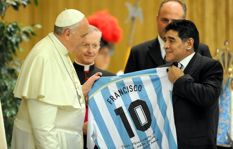 ROME, ITALY - SEPTEMBER 01:  Pope Francis meets Diego Maradona during an audience with the players of the 'Partita Interreligiosa Della Pace' at Paul VI Hall  before the Interreligious Match For Peace at Olimpico Stadium on September 1, 2014 in Rome, Italy.  (Photo by Pier Marco Tacca/Getty Images)