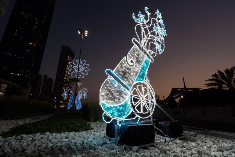 Abu Dhabi, United Arab Emirates - Reporter: N/A: Ramadan. Ramadan decorations on the corniche. Monday, April 27th, 2020. Abu Dhabi. Chris Whiteoak / The National