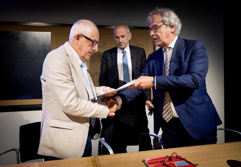 epa07675358 Holocaust victim Salo Muller (L), chairman Job Cohen (C) and president director of NS Roger van Boxtel (R) during a presentation, in Utrecht, Netherlands, 26 June 2019. The Committee presented advice of the Individual Allowance Victims WWII Transporten NS, on how the Dutch Railways could pay compensation to people who were put on transport during WWII.  EPA/KOEN VAN WEEL