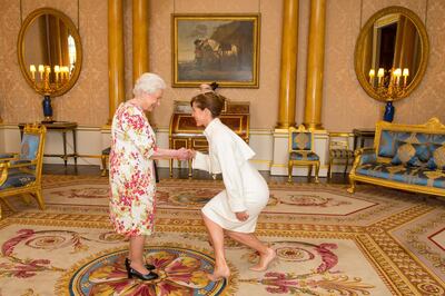 LONDON, ENGLAND - JUNE 24: Queen Elizabeth II meets  President of the Royal Academy of Dance Darcey Bussell during a private audience at Buckingham Palace on June 24, 2016 in London, United Kingdom. (Photo by Dominic Lipinski - WPA Pool/GEtty Images)