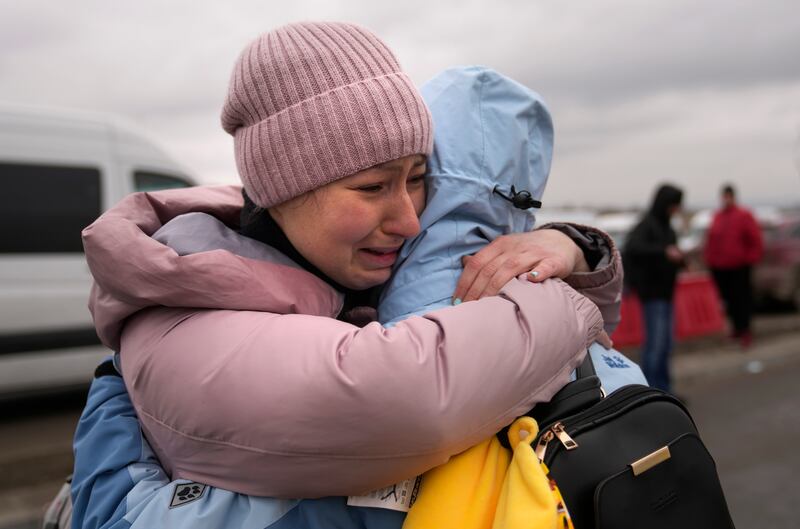 A woman weeps after finding a friend at the border crossing in Medyka. AP Photo / Markus Schreiber
