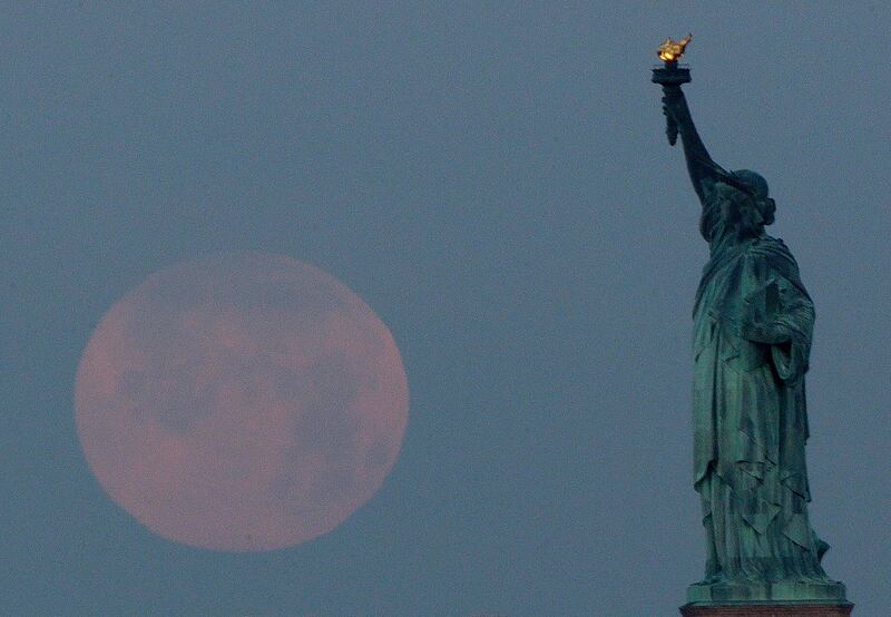 A supermoon sets near the Statue of Liberty, Sunday, June 23, 2013, in New York. The larger than normal moon called the "Supermoon" happens only once this year as the moon on its elliptical orbit is at its closest point to earth and is 13.5 percent larger than usual. (AP Photo/Julio Cortez) *** Local Caption ***  Supermoon.JPEG-0eb46.jpg