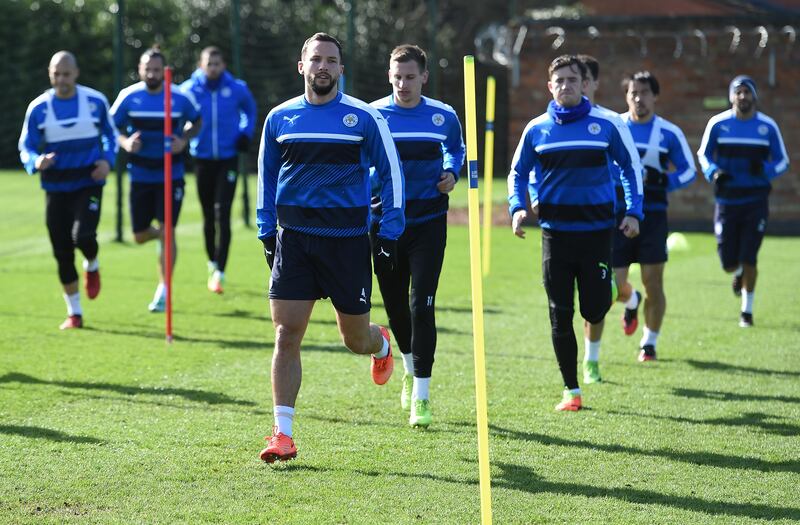 Leicester City's English midfielder Danny Drinkwater (C) attends a team training session at Leicester City's training ground in Leicester, central England, on March 13, 2017.
Leicester City are set to play Sevilla in a UEFA Champions League Round of 16 second leg football match on March 14.  / AFP PHOTO / PAUL ELLIS