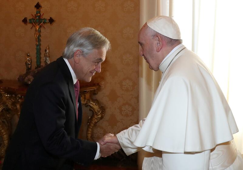 Chile's President Sebastian Pinera meets Pope Francis during a private audience at the Vatican October 13, 2018. REUTERS/Alessandro Bianchi/Pool