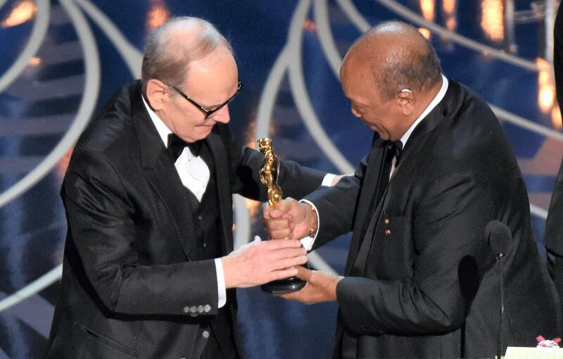 Ennio Morricone (L) accepts the award for Best Original Score, The Hateful Eight, from producer Quincy Joneson stage at the 88th Oscars on February 28, 2016 in Hollywood, California. AFP PHOTO / MARK RALSTON (Photo by MARK RALSTON / AFP)