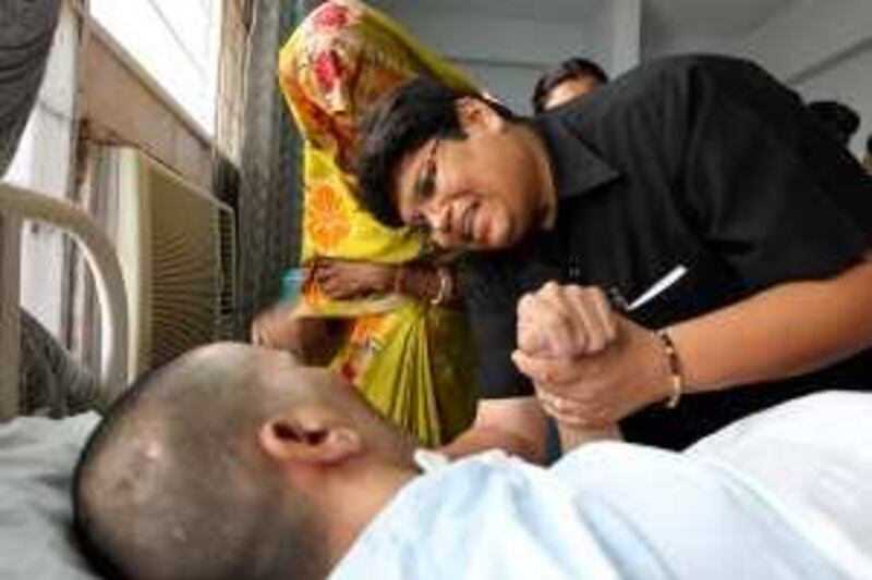 JAIPUR, INDIA– May 7: C.P.Mathew from valley of love trying his level best to tell Jagadish Manik Ram alias Billu about his family and friends at the hospital room where he is getting treatment after he arrived at Maharaja Agrasen Hospital, Vidyadhar Nagar in Jaipur from Dubai. (Pawan Singh / The National)
 *** Local Caption ***  PS020- BILLU.jpgPS020- BILLU.jpg