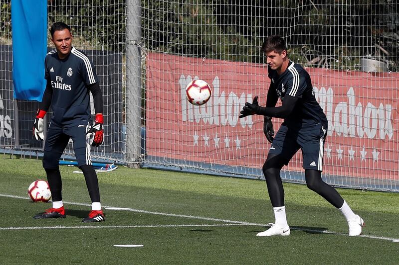 epa06970746 Real Madrid's goalkeepers Keylor Navas (L) and Thibaud Courtois take part in a team's training session at the club's sport complex in Valdebebas, outside Madrid, Spain, 25 August 2018, on the eve of their Spanish Primera Division league game against Girona.  EPA/CHEMA MOYA