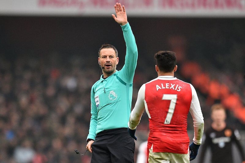 English referee Mark Clattenburg gestures to Arsenal’s Alexis Sanchez. Glyn KIRK / AFP