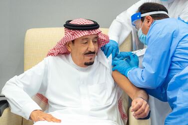 A handout picture provided by the Saudi Royal Palace on January 8, 2021, shows Saudi King Salman bin Abdulazziz receiving his first dose of the COVID-19 vaccine in the capital Ryadh. - RESTRICTED TO EDITORIAL USE - MANDATORY CREDIT "AFP PHOTO / SAUDI ROYAL PALACE / BANDAR AL-JALOUD" - NO MARKETING - NO ADVERTISING CAMPAIGNS - DISTRIBUTED AS A SERVICE TO CLIENTS / AFP / Saudi Royal Palace / BANDAR AL-JALOUD / RESTRICTED TO EDITORIAL USE - MANDATORY CREDIT "AFP PHOTO / SAUDI ROYAL PALACE / BANDAR AL-JALOUD" - NO MARKETING - NO ADVERTISING CAMPAIGNS - DISTRIBUTED AS A SERVICE TO CLIENTS