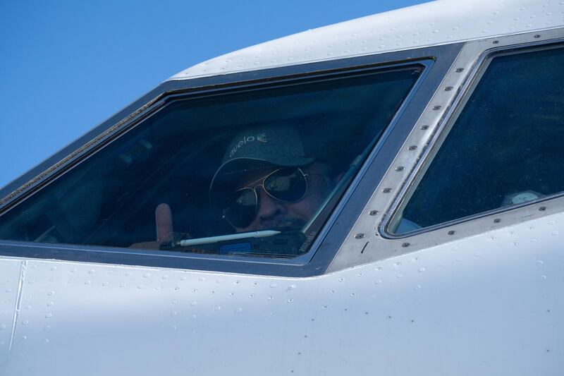 A pilot gives a thumbs-up from the cockpit of an Avelo Airlines jet. Bloomberg