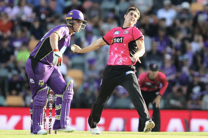 HOBART, AUSTRALIA - JANUARY 08:  
Sean Abbott of the Sydney Sixers bowls during the Big Bash League match between the Hobart Hurricanes and the Sydney Sixers at Blundstone Arena on January 8, 2018 in Hobart, Australia.  (Photo by Robert Prezioso - CA/Cricket Australia/Getty Images)