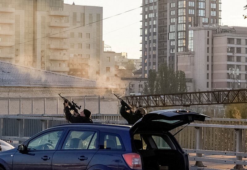 Police officers shoot at a drone during a Russian drone strike, which local authorities consider to be Iranian-made Shahed-136 unmanned aerial vehicles (UAVs), amid Russia's attack on Ukraine, in Kyiv, Ukraine October 17, 2022.  REUTERS / Vadim Sarakhan