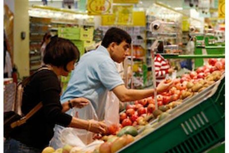 Discounts on about 1,000 items across the country, including chicken and rice, are the latest moves by the Consumer Protection Department of the Ministry of Economy to battle the high cost of food.