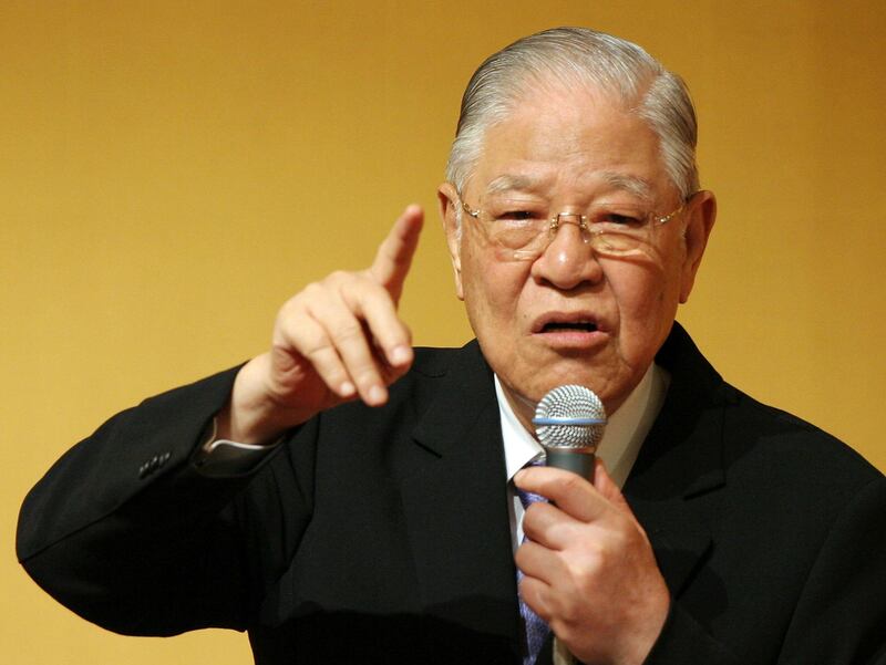 TOKYO - JUNE 07:  Former President of Taiwan, Lee Teng-hui deliveres a speech on "The World's Affairs in 2007 and after that" at Hotel Okura June 7, 2007 in Tokyo, Japan. Lee visited the World War Two linked Yasukuni Shrine earlier today.  (Photo by Junko Kimura/Getty Images)