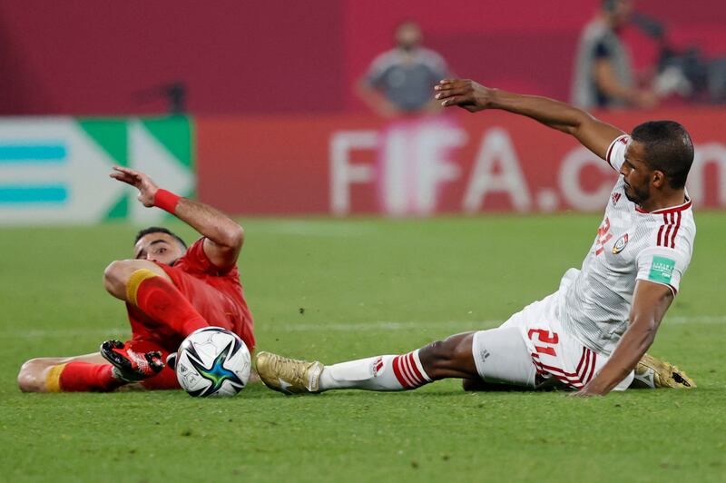 UAE defender Mahmoud Khamis collides with Syria's Amro Jenyat. AFP