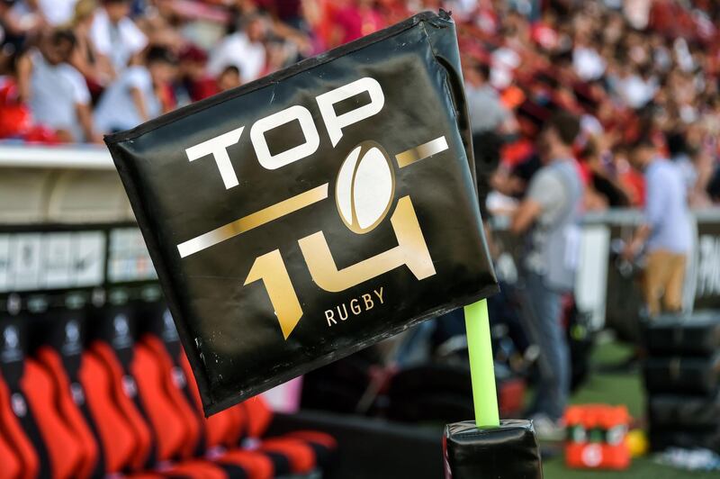 (FILES) This file photograph taken on September 8, 2018, shows the logo of the French rugby union domestic championship Top 14 on a corner flag before the match between Toulouse and La Rochelle  at The Ernest Wallon Stadium in Toulouse.  Halted since March 13, 2020, France's Top 14 competition is looking for a solution: after cancelling the semi-finals of Nice in June, then burying the hypothesis of a Top 14 final on July 18, the National Rugby League (NRL) intends to save the day by closing the 2019-2020 season, probably in September, before attacking the first day of the following one. / AFP / PASCAL PAVANI
