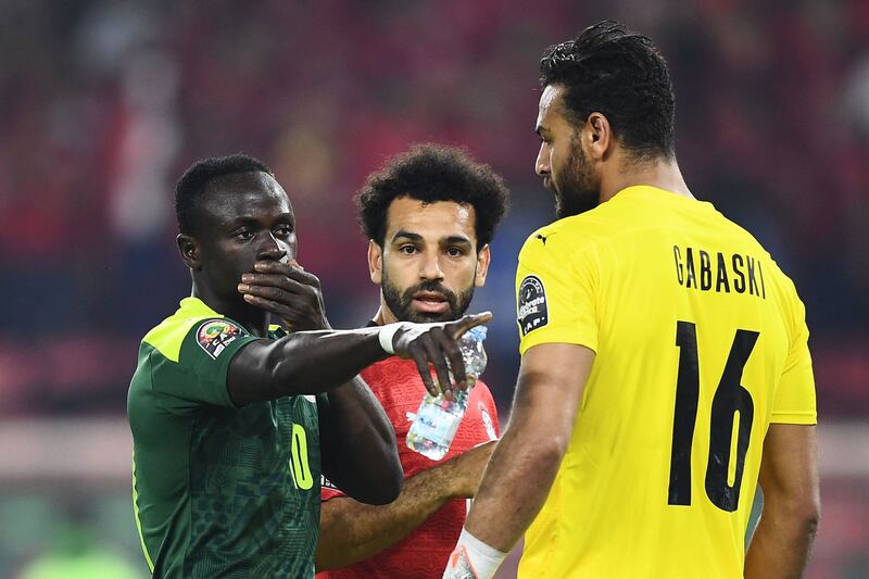 Senegal's forward Sadio Mane, left, Egypt's forward Mohamed Salah and goalkeeper Mohamed Abou Gabal speak before a penalty kick during the Africa Cup of Nations final. AFP