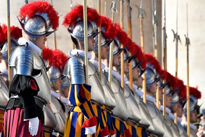 Swiss guards arrive to take position before the traditional "Urbi et Orbi" Christmas address and blessing given to the city of Rome and to the World, by Pope Francis from the balcony of St Peter's basilica, on December 25, 2017 at St Peter's square in Vatican. (Photo by Andreas SOLARO / AFP)
