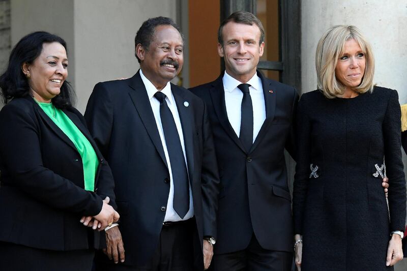 (From L) Sudanese PM's wife, economist Muna Abdalla, Sudan's Prime Minister Abdalla Hamdok, French President Emmanuel Macron and his wife Brigitte Macron pose after a meeting at the Elysee Presidential Palace in Paris on September 30, 2019. (Photo by Bertrand GUAY / AFP)