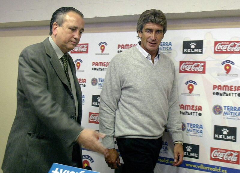 Villarreal's president Fernando Roig (L) and new coach Chilean Manuel Luis Pellegrini (R) arrive for Pellegrini's presentation, in Madrigal Stadium in Villarreal 06 April 2004.     AFP PHOTO JOSE JORDAN