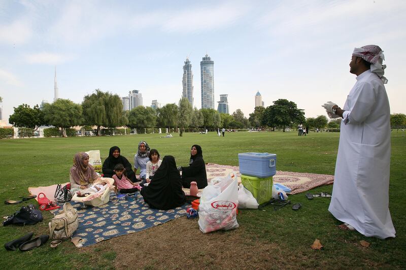 Dubai, United Arab Emirates, Eid Holiday , News desk - Al Safa Park, The Zakeri Family (contact info 050 355 6654) at Al Safa park enjoy the extended  holiday time with their families at Al Safa Park. Beaches and Parks around Dubai started filling up early, thousand s will enjoy the extended break due to the Eid Holiday. Mike Young / The National