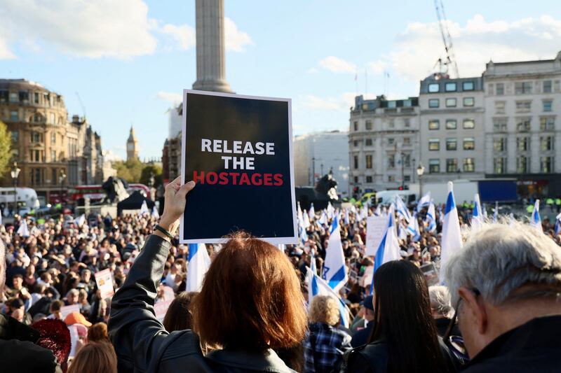 Thousands of people pack London's Trafalgar Square, Britain October 22, 2023 to demand the liberation of the more than 200 hostages taken by Hamas in its incursion into southern Israel on October 7.  REUTERS / Yann Tessier